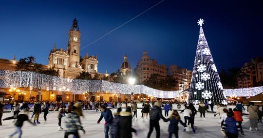 Imagen de archivo de la pista de hielo en la plaza del Ayuntamiento