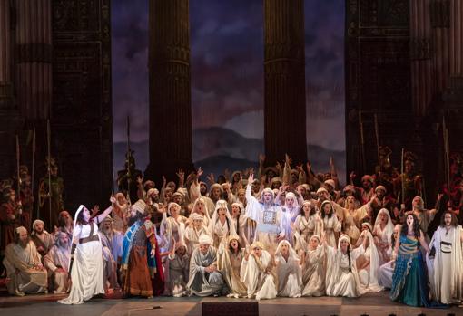 Imagen de la representación de «Nabucco» en Les Arts