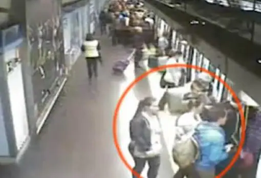Un clan de carteristas intenta robar en Metro de Madrid