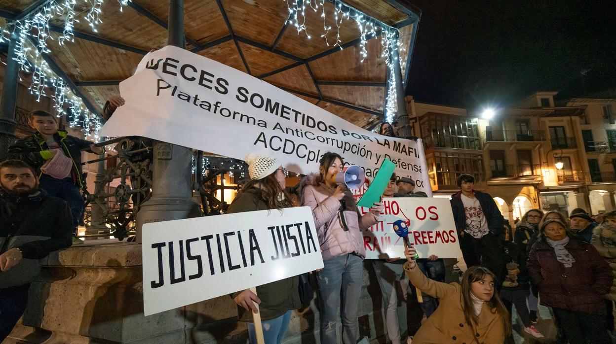 Manifestación en Aranda del Duero en apoyo a los exjugadores de la Arandina