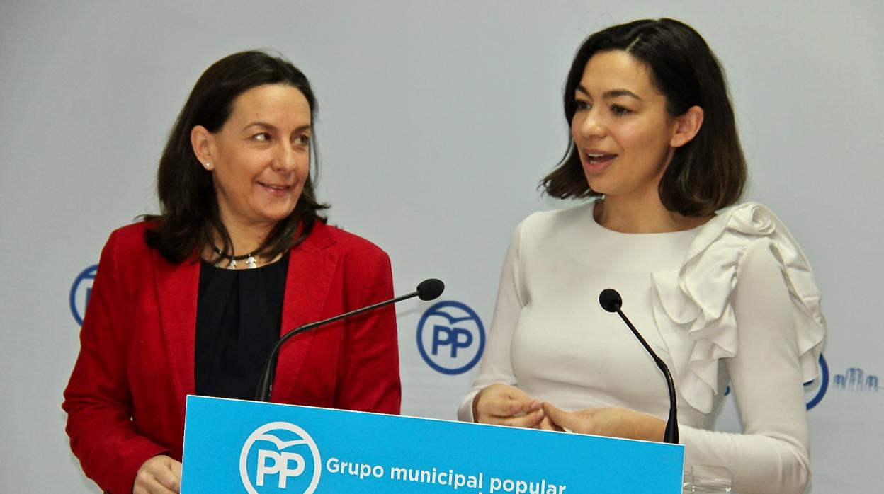 La concejala Amparo Granell y la portavoz del PP, Claudia Alonso