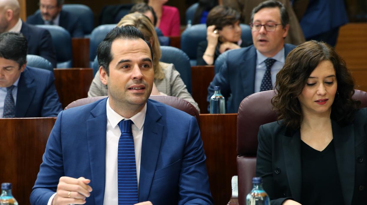 Ignacio Aguado, vicepresidente del Gobierno regional, junto a la presidenta Díaz Ayuso