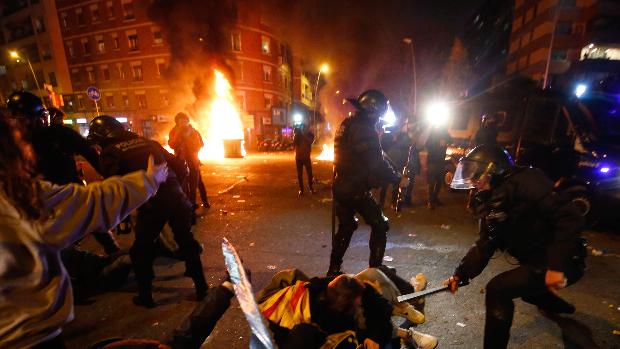 Tsunami Democràtic coló las pelotas amarillas del Camp Nou dentro de bocadillos