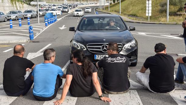 Uber logra que se suspenda cautelarmente el decreto del Gobierno vasco que regulaba los VTC