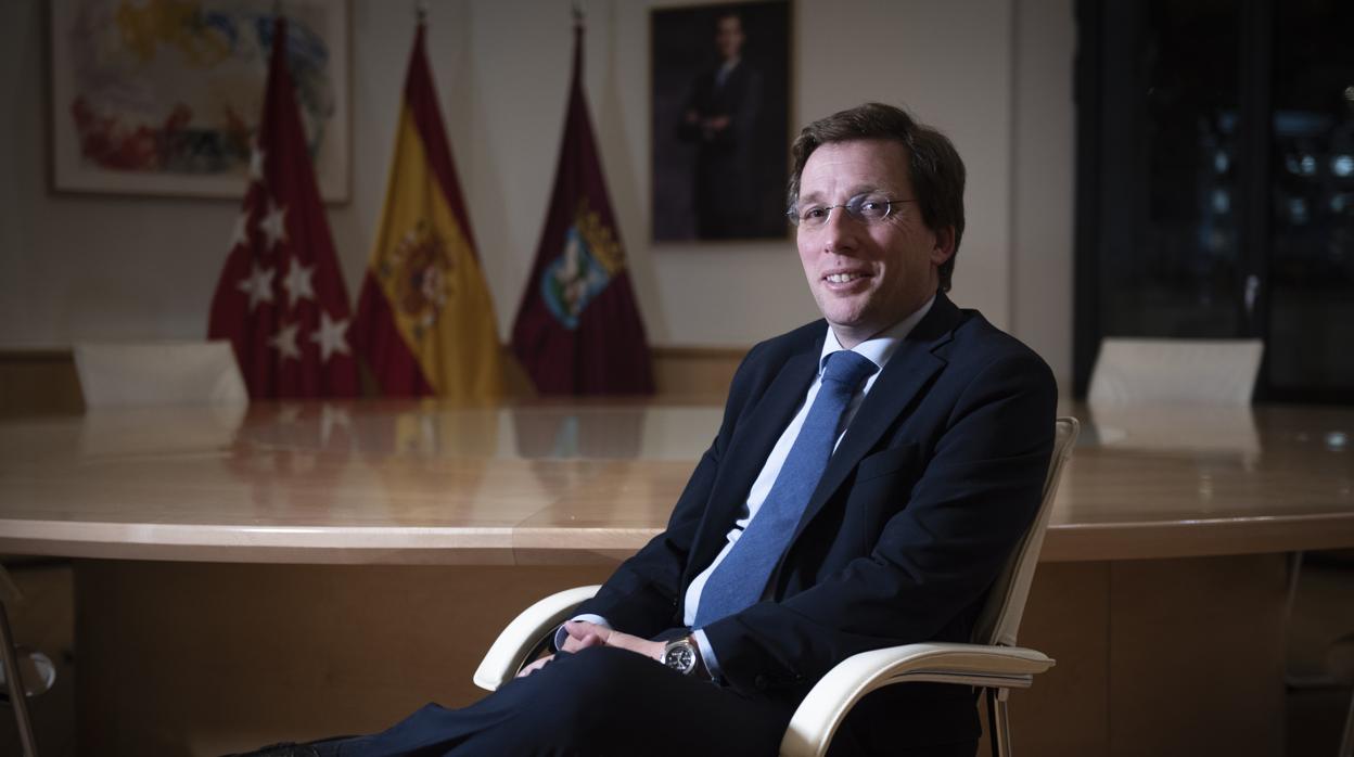 El alcalde Madrid, José Luis Martínez Almeida, posa para ABC durante la entrevista