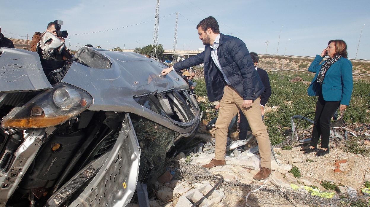 Pablo Casado, durante su visita a Almorad (Alicante), una zona afectada por la gota fría de septiembre