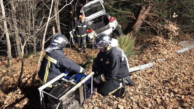 Muere una joven de 27 años al salirse de la vía y chocar contra un árbol en Los Molinos