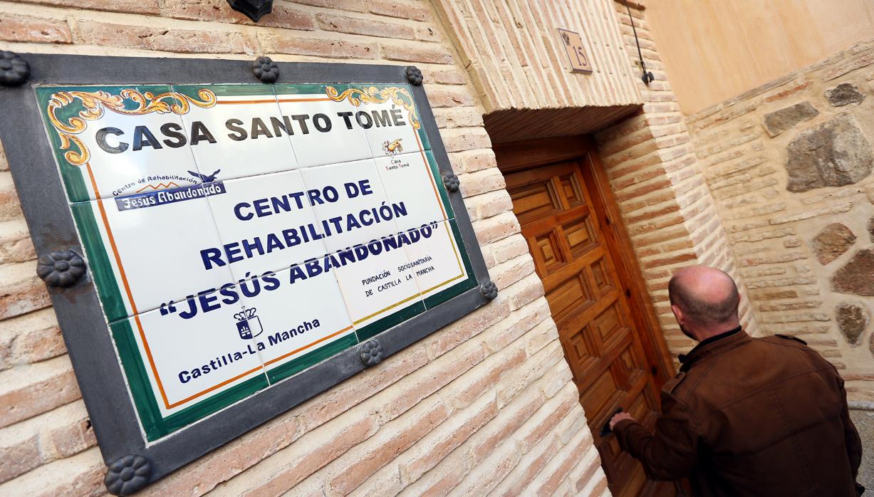 En la casa Santo Tomé viven personas que se rehabilitan de un problema de abuso de alcohol