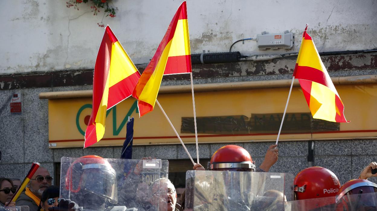 Asociaciones de guardias civiles critican el traspaso de competencias de tráfico a Navarra