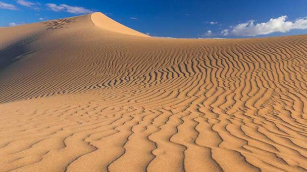 Llega una patera a Gran Canaria y sus ocupantes salen corriendo por las dunas de Maspalomas