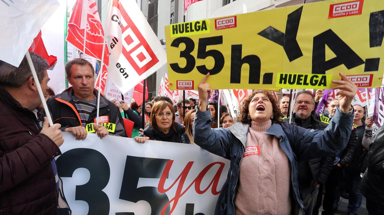 La reclamación de los funcionarios de la jornada laboral de 35 ahoras también llegó al Procurador del Común