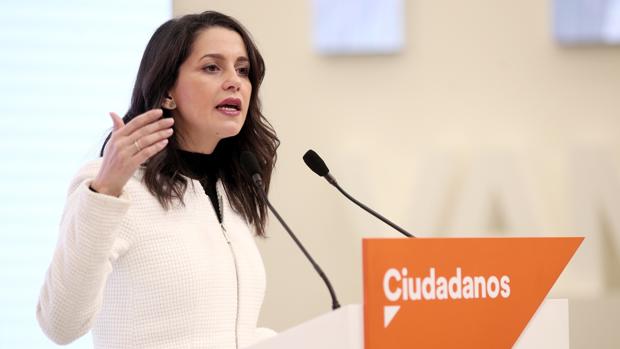 Inés Arrimadas apelará a la bancada socialista para frenar a Pedro Sánchez