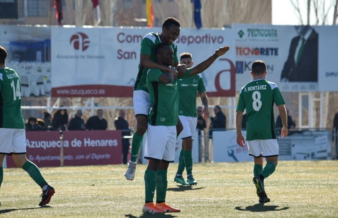 Ismael Traoré y Titi Maiga celebran un gol del CD Toledo