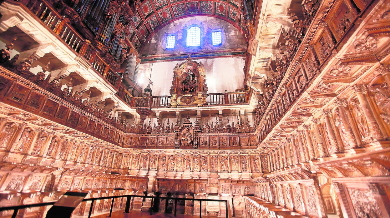 La sillería que alberga en su interior la iglesia del monasterio