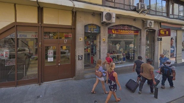 Dos detenidos por golpear a tres turistas e intentar robarles un móvil en Tirso de Molina