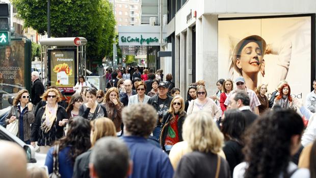 El Ayuntamiento de Valencia estudiará convertir la calle Colón en peatonal