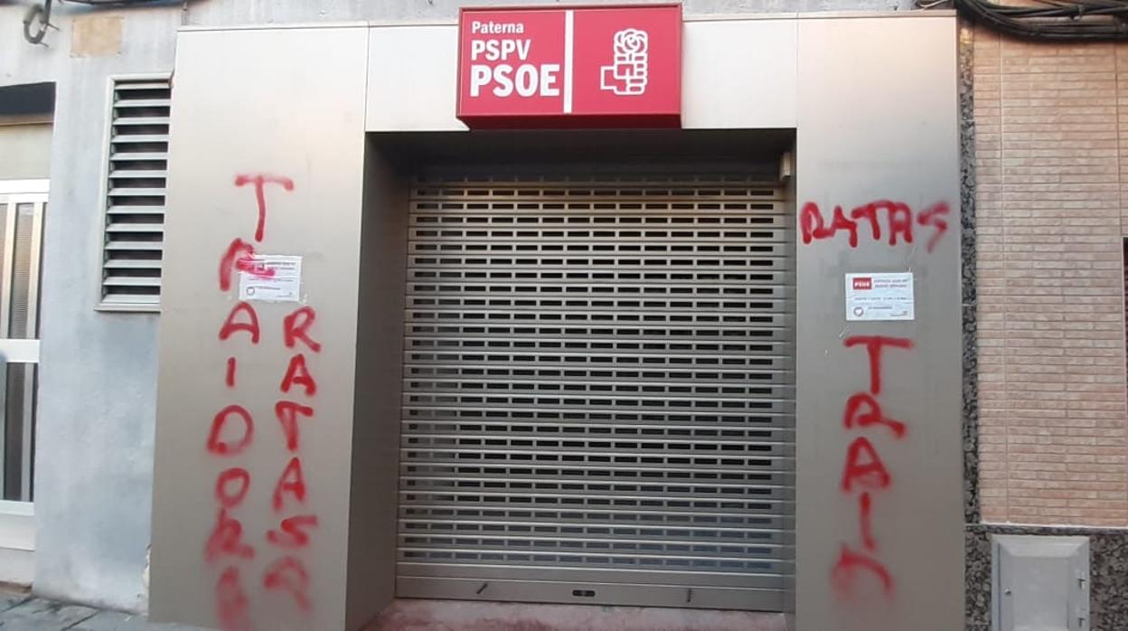 Imagen de las pintadas en la sede del PSPV-PSOE de Paterna (Valencia)