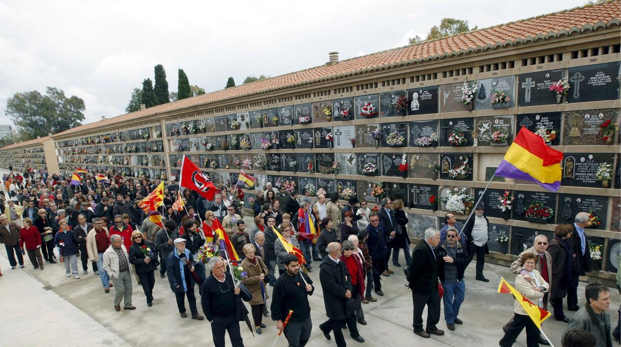 Imagen de archivo de un homenaje a las víctimas del franquismo en Valencia