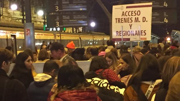 Retrasos durante cuatro horas en los trenes de Valencia por una avería en la Estación del Norte