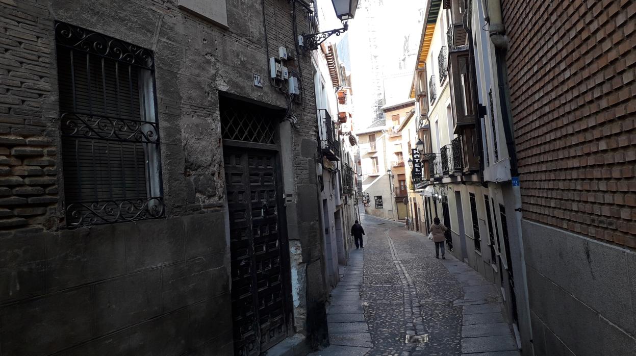 Entrada a lo que fue la pensión Figueroa, en el número 14 de la calle de Santa Isabel