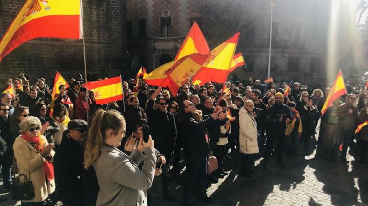 Cientos de personas se han manifestado en la plaza del Ayutnamiento de Toledo