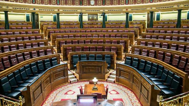 El Congreso mete a presión los 23 sillones del Gobierno