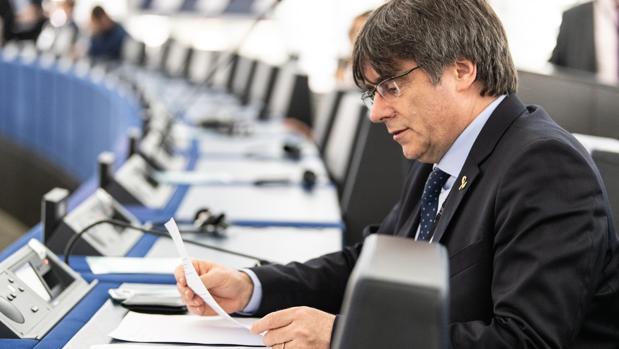 Puigdemont niega el derecho a réplica a PP y Cs en su primera intervención en el Europarlamento