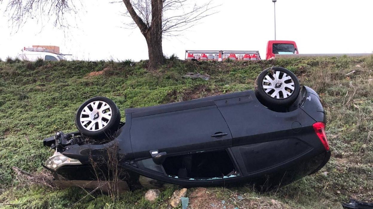 Estado en el que quedó el vehículo accidentado en la circunvalación VA-20 de Valladolid