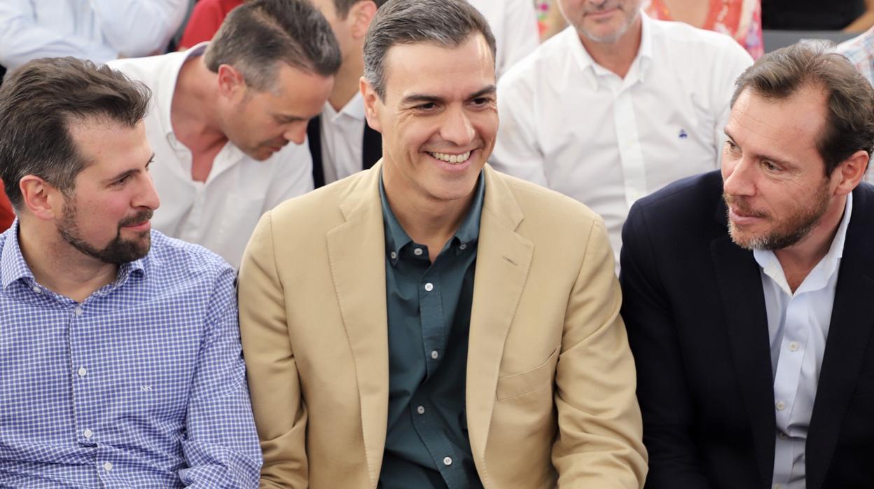 Tudanca, junto a Pedro Sánchez y Óscar Puente en un acto de partido