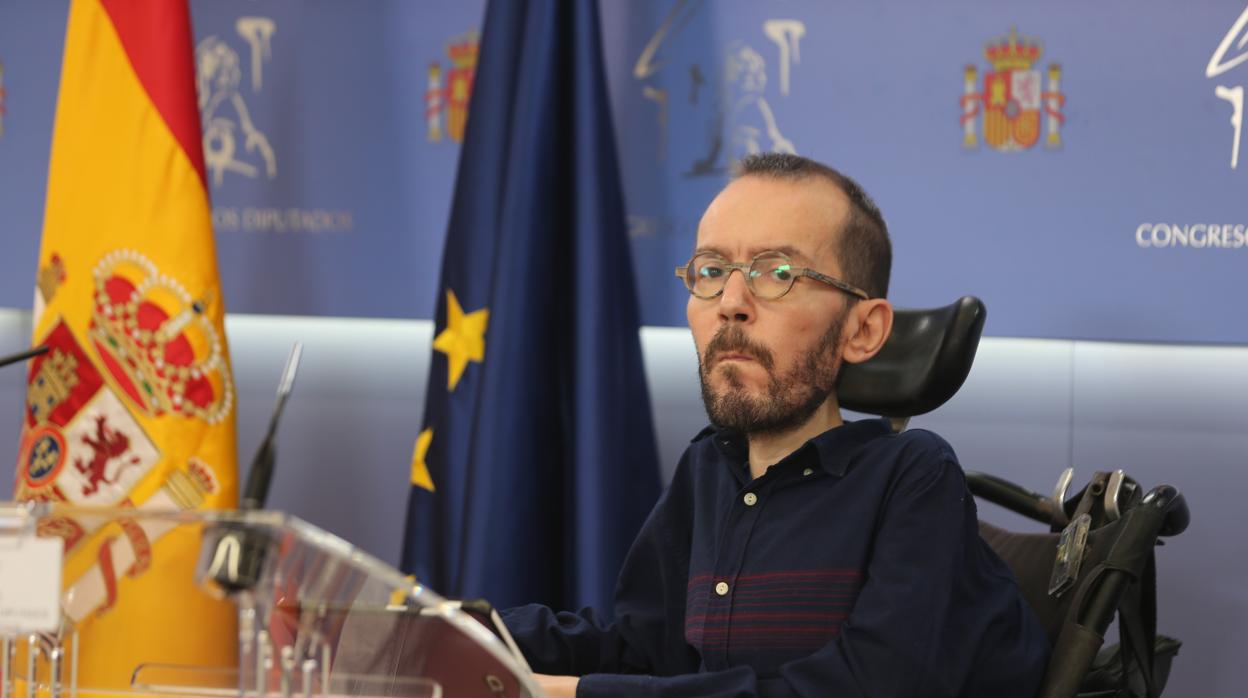 El portavoz parlamentario de Unidas Podemos, Pablo Echenique, en rueda de prensa