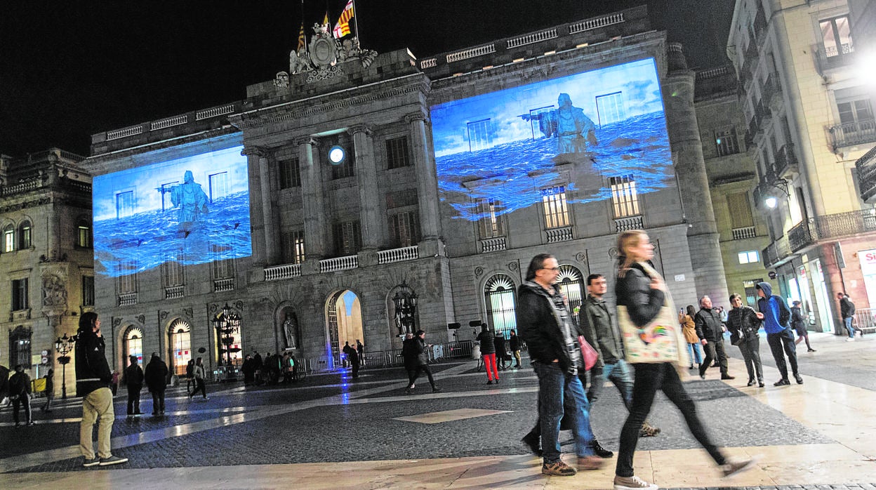 La fachada del Ayuntamiento proyectó este miércoles la campaña contra el cambio climático «Esto no es un simulacro»