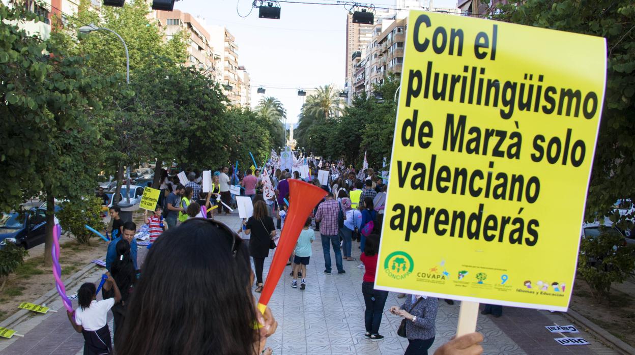 Imagen de archivo de una manifestación en Alicante contra la ley de plurilingüismo