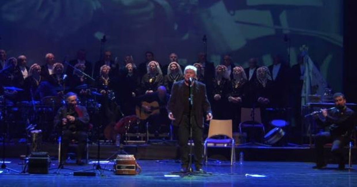 Víctor Manuel, actuando junto a la formación gallega Luar Na Lubre