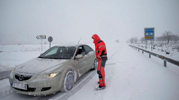 Carreteras cortadas al tráfico este martes por el temporal en Valencia, Alicante y Castellón