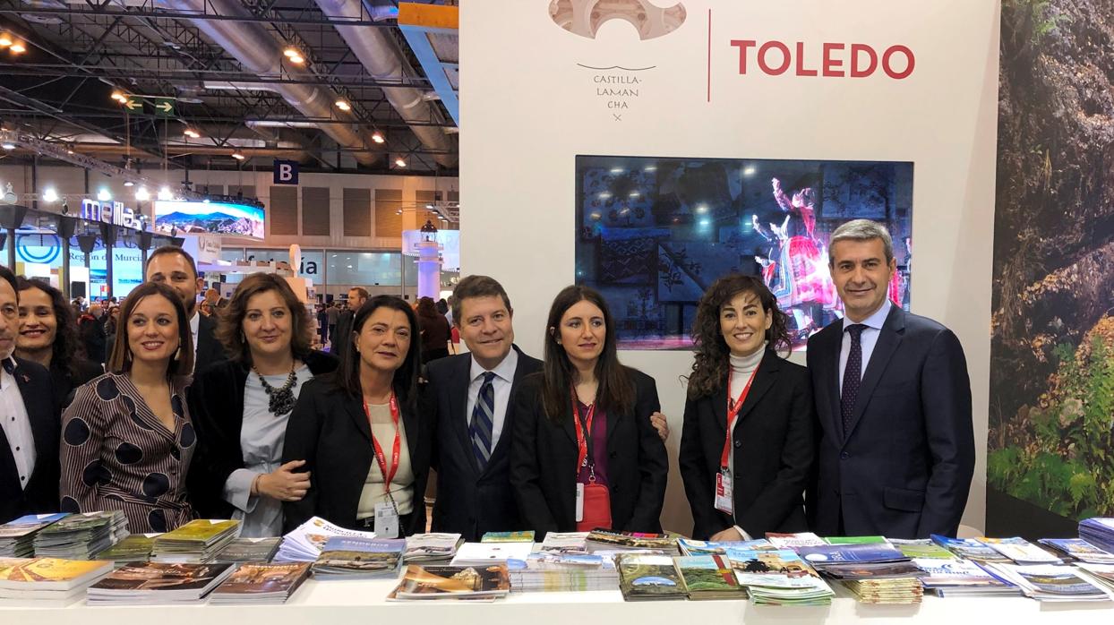 El presidente García-Page, en Fitur, en 2019, en el espacio de la provincia de Toledo