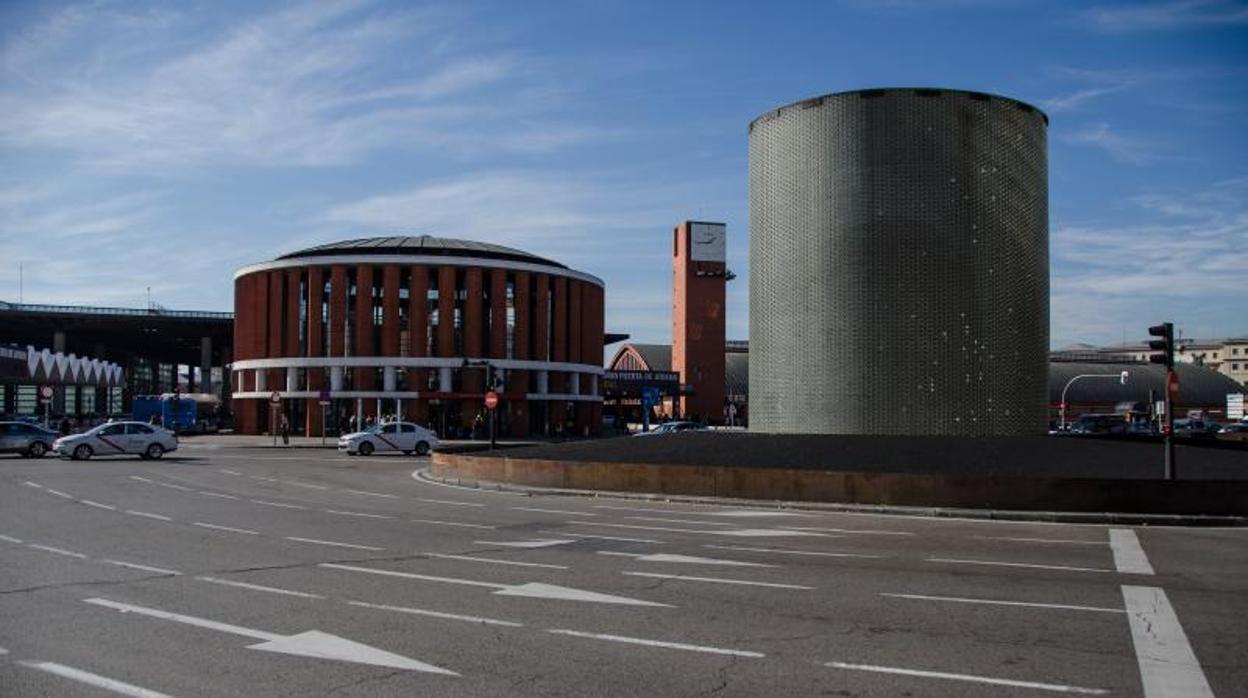 El exterior del monumento del 11-M de Atocha, que ahora está en obras de reparación