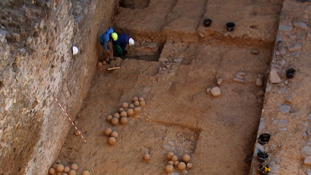 Hallan en el Castillo Viejo de Ponferrada restos óseos que podrían pertenecer a soldados napoleónicos