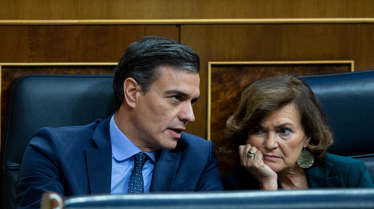 Pedro Sánchez y Carmen Calvo, en el Congreso de los Diputados