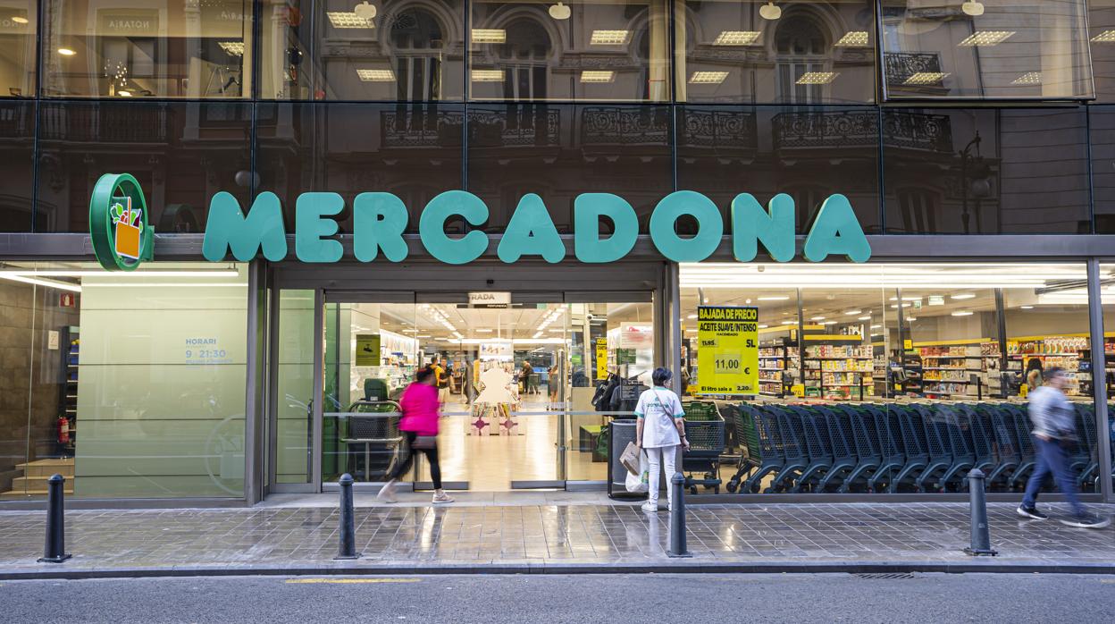 Imagen de archivo de un supermercado Mercadona en el centro de Valencia