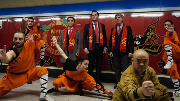 Metro se «viste» de China por el año de la rata dorada