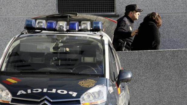 Cinco policías heridos tras encontrar en un armario a un delincuente con numerosas órdenes de búsqueda