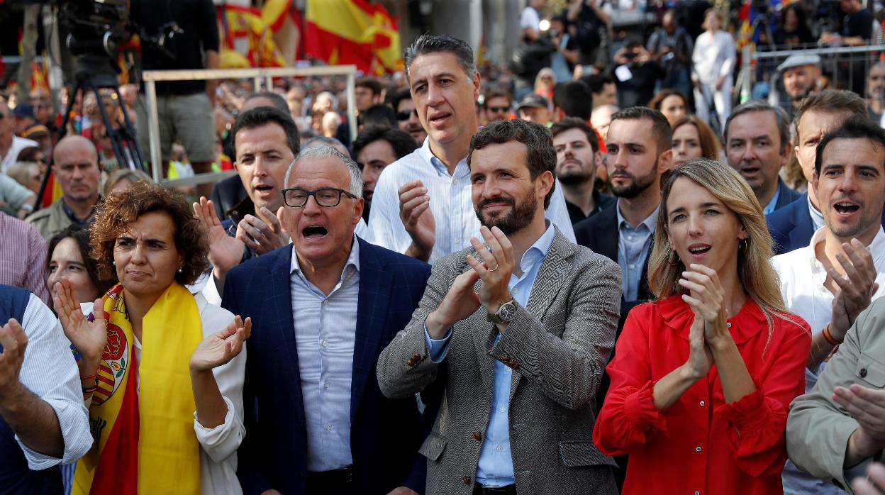 Montserrat, Pou, Casado y Álvarez de Toledo, en una marcha contra el «procés» en 2019