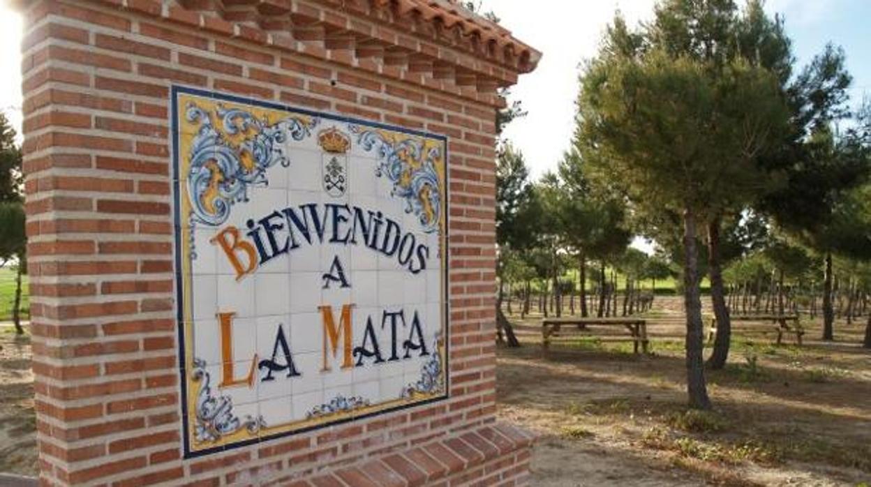 Herido leve con un arma blanca un joven de 18 años tras una pelea en La Mata esta madrugada