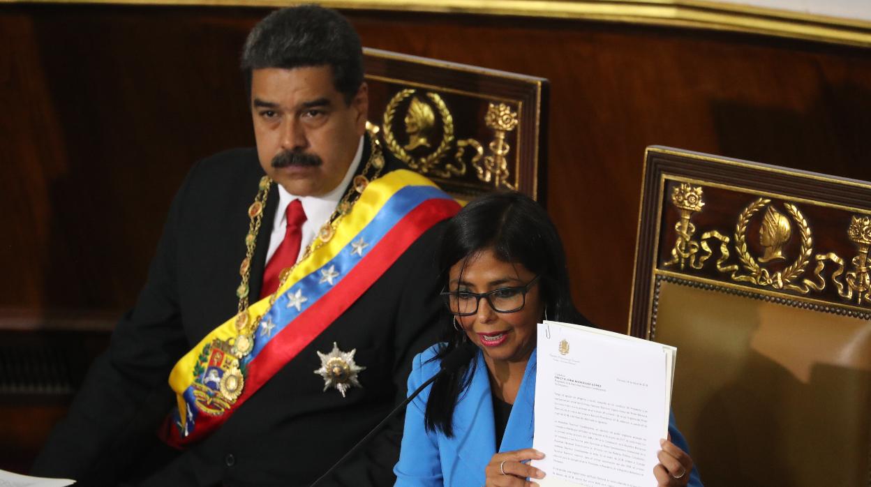 Delcy Rodríguez, en una imagen de archivo junto a Nicolás Maduro