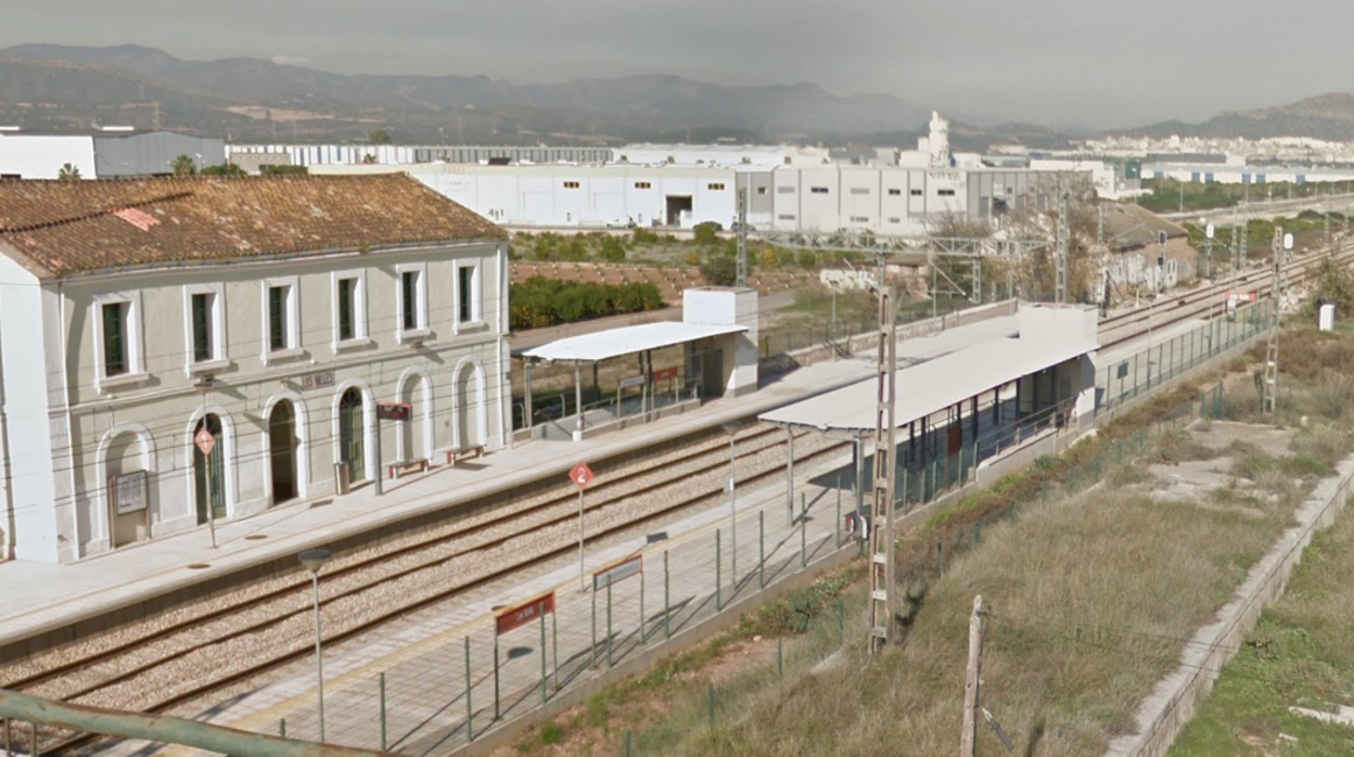 Muere una persona arrollada por el tren tras cruzar por una zona prohibida  en Sagunto (Valencia)