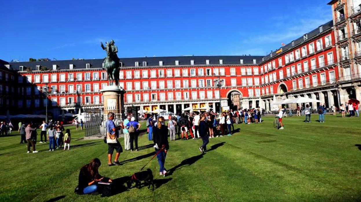 El césped que se instaló en la Plaza Mayor la pasada primavera