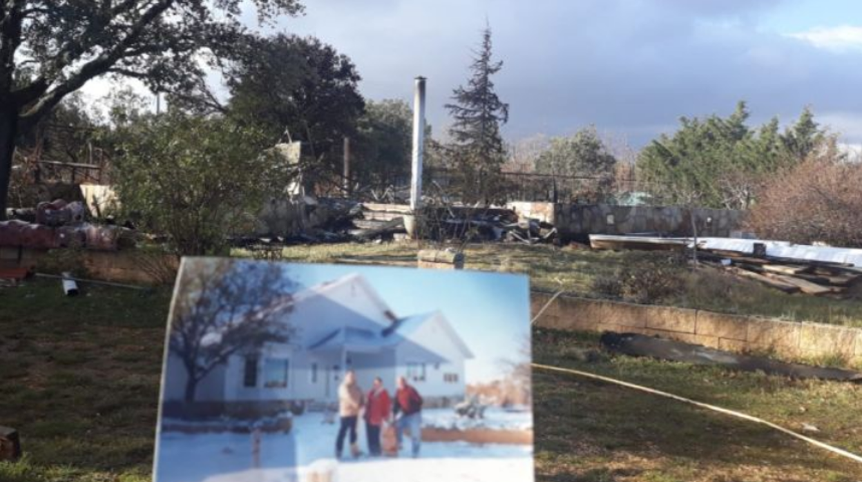 Imagen en la que se aprecia el antes y el después de la vivienda incendiada