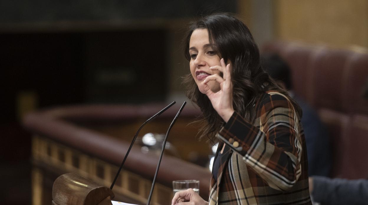 Inés Arrimadas, en el Congreso de los Diputdos durante el pleno de investidura de Pedro Sánchez