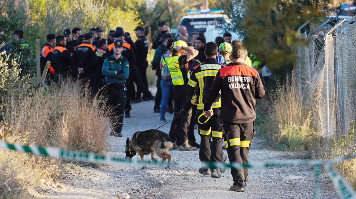 Imagen del dispositivo en Godella (Valencia) tras la desaparición de los menores