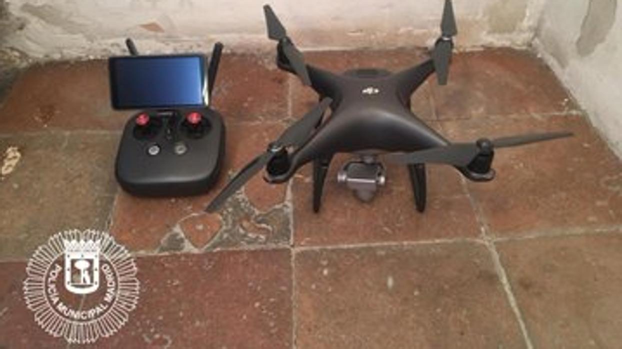 El dron que voló sobre la Plaza Mayor de Madrid, tras ser requisado por la Policía